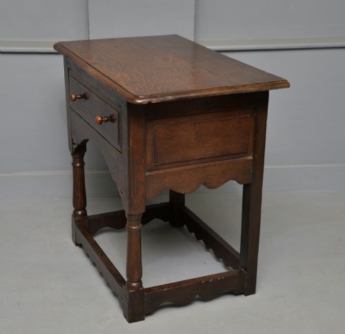 CHARMING 17TH CENTURY SOLID OAK SIDE LAMP TABLE - ADDITIONAL PHOTO 12