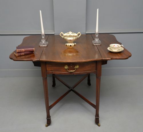 UNUSUAL GEORGIAN GEORGE III MAHOGANY BUTTERFLY PEMBROKE DINING TABLE - ADDITIONAL PHOTO 4