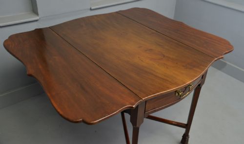 UNUSUAL GEORGIAN GEORGE III MAHOGANY BUTTERFLY PEMBROKE DINING TABLE - ADDITIONAL PHOTO 5
