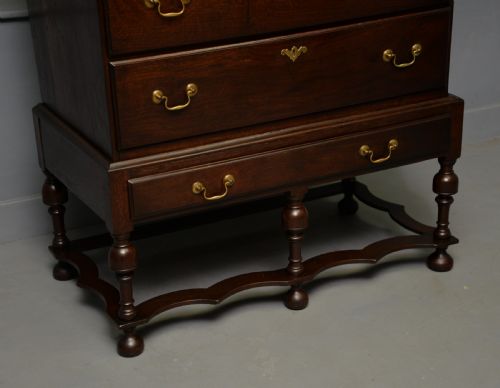 18TH CENTURY GEORGIAN PROVINCIAL OAK CHEST ON STAND - ADDITIONAL PHOTO 5