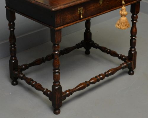 CHARMING 17TH CENTURY OAK SIDE TABLE - ADDITIONAL PHOTO 5