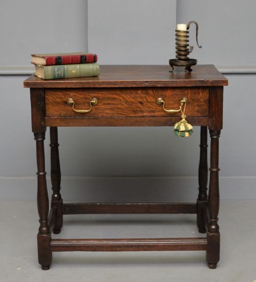 CHARMING 18TH CENTURY OAK SIDE TABLE - ADDITIONAL PHOTO 1