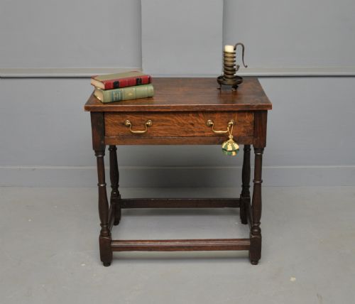 CHARMING 18TH CENTURY OAK SIDE TABLE - ADDITIONAL PHOTO 2