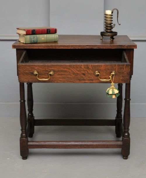 CHARMING 18TH CENTURY OAK SIDE TABLE - ADDITIONAL PHOTO 3