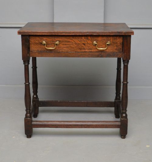 CHARMING 18TH CENTURY OAK SIDE TABLE - ADDITIONAL PHOTO 4