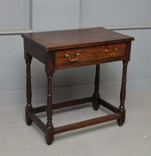 CHARMING 18TH CENTURY OAK SIDE TABLE - ADDITIONAL PHOTO 8