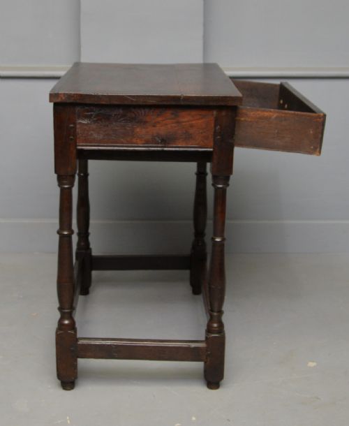 CHARMING 18TH CENTURY OAK SIDE TABLE - ADDITIONAL PHOTO 9