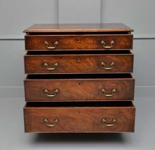GEORGIAN MAHOGANY CHEST OF DRAWERS - ADDITIONAL PHOTO 1