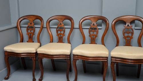 SET OF SIX VICTORIAN MAHOGANY BALLOON BACK DINING CHAIRS - ADDITIONAL PHOTO 2