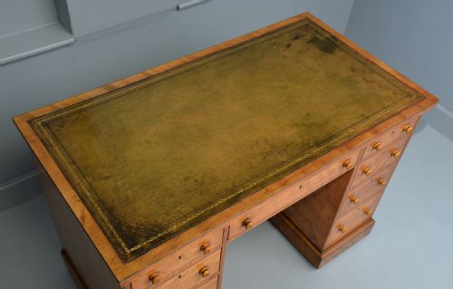 SUPERB QUALITY VICTORIAN SATINWOOD PEDESTAL DESK - ADDITIONAL PHOTO 2