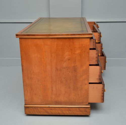 SUPERB QUALITY VICTORIAN SATINWOOD PEDESTAL DESK - ADDITIONAL PHOTO 10