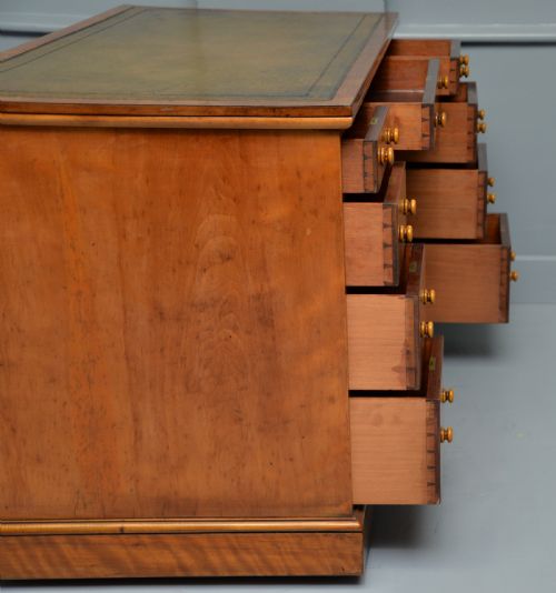 SUPERB QUALITY VICTORIAN SATINWOOD PEDESTAL DESK - ADDITIONAL PHOTO 11