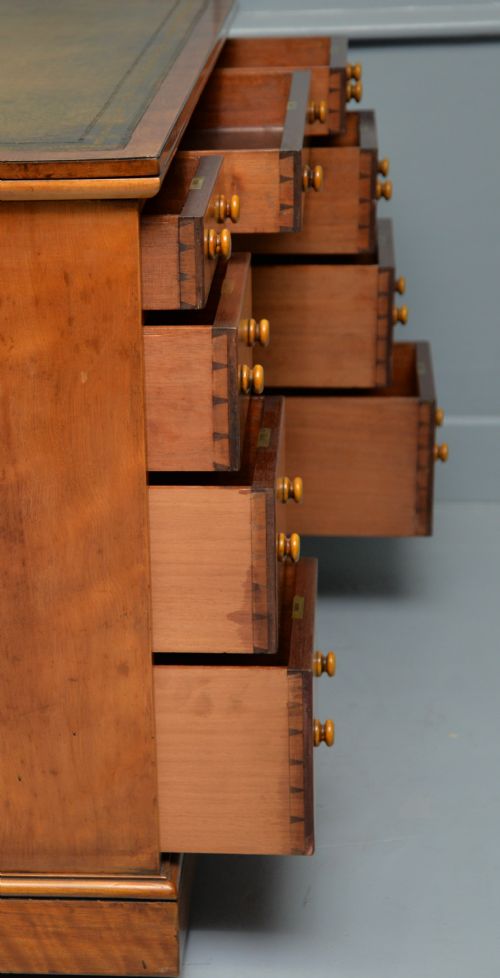 SUPERB QUALITY VICTORIAN SATINWOOD PEDESTAL DESK - ADDITIONAL PHOTO 12