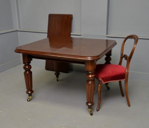 VICTORIAN MAHOGANY EXTENDING DINING TABLE - ADDITIONAL PHOTO 1