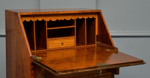 SMALL GEORGIAN REVIVAL INLAID SATINWOOD BUREAU DESK - ADDITIONAL PHOTO 3