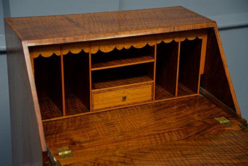 SMALL GEORGIAN REVIVAL INLAID SATINWOOD BUREAU DESK - ADDITIONAL PHOTO 5
