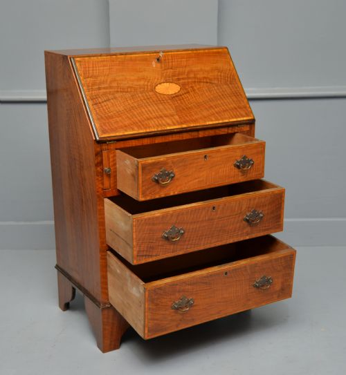 SMALL GEORGIAN REVIVAL INLAID SATINWOOD BUREAU DESK - ADDITIONAL PHOTO 7