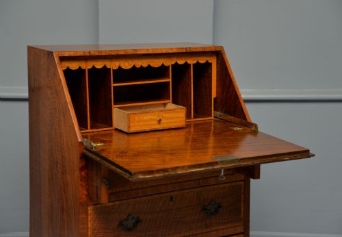 SMALL GEORGIAN REVIVAL INLAID SATINWOOD BUREAU DESK - ADDITIONAL PHOTO 8