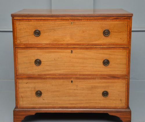 SUPERB GEORGE III SATINWOOD MAHOGANY INLAID CHEST OF DRAWERS - ADDITIONAL PHOTO 4