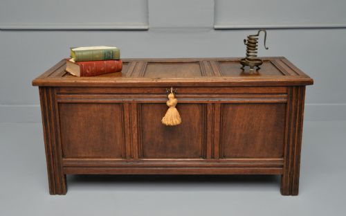 18th century oak coffer chest - CATEGORY: ANTIQUE CHESTS - DATED 18TH CENTURY