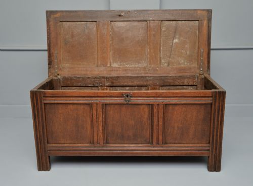 18TH CENTURY OAK COFFER CHEST - ADDITIONAL PHOTO 3