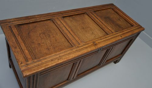 18TH CENTURY OAK COFFER CHEST - ADDITIONAL PHOTO 9
