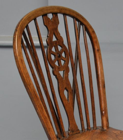 CHARMING EARLY 19TH CENTURY ELM WHEELBACK WINDSOR CHAIR - ADDITIONAL PHOTO 1