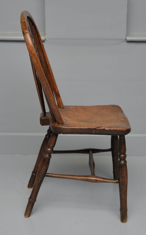 CHARMING EARLY 19TH CENTURY ELM WHEELBACK WINDSOR CHAIR - ADDITIONAL PHOTO 3
