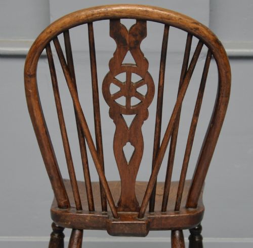 CHARMING EARLY 19TH CENTURY ELM WHEELBACK WINDSOR CHAIR - ADDITIONAL PHOTO 5