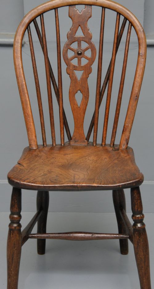 CHARMING EARLY 19TH CENTURY ELM WHEELBACK WINDSOR CHAIR - ADDITIONAL PHOTO 9