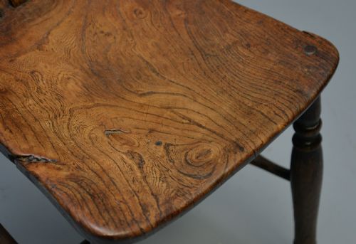 CHARMING EARLY 19TH CENTURY ELM WHEELBACK WINDSOR CHAIR - ADDITIONAL PHOTO 11
