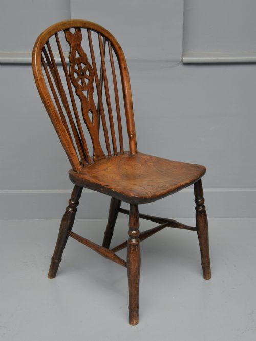 CHARMING EARLY 19TH CENTURY ELM WHEELBACK WINDSOR CHAIR - ADDITIONAL PHOTO 12