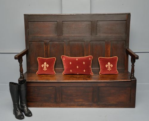 18TH CENTURY GEORGIAN OAK BOX SETTLE - ADDITIONAL PHOTO 1