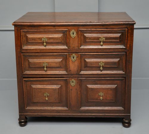 WILLIAM AND MARY LATE 17TH CENTURY OAK CHEST OF DRAWERS - ADDITIONAL PHOTO 1