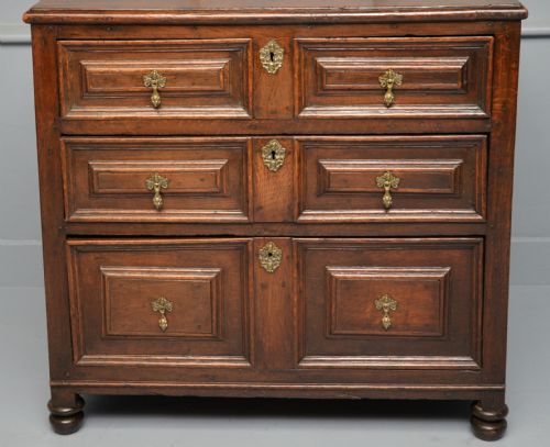 WILLIAM AND MARY LATE 17TH CENTURY OAK CHEST OF DRAWERS - ADDITIONAL PHOTO 2