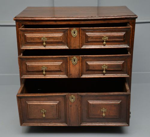 WILLIAM AND MARY LATE 17TH CENTURY OAK CHEST OF DRAWERS - ADDITIONAL PHOTO 3