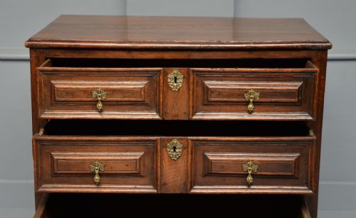 WILLIAM AND MARY LATE 17TH CENTURY OAK CHEST OF DRAWERS - ADDITIONAL PHOTO 4