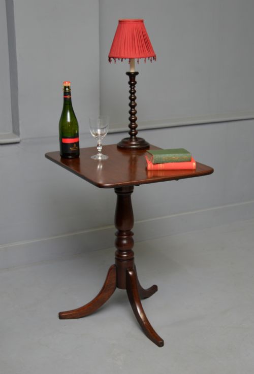 ELEGANT VICTORIAN SOLID MAHOGANY SIDE WINE TABLE - ADDITIONAL PHOTO 3