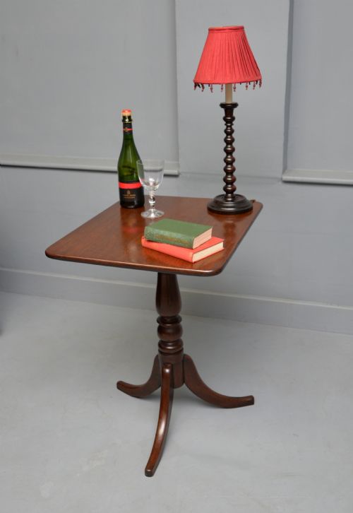 ELEGANT VICTORIAN SOLID MAHOGANY SIDE WINE TABLE - ADDITIONAL PHOTO 4