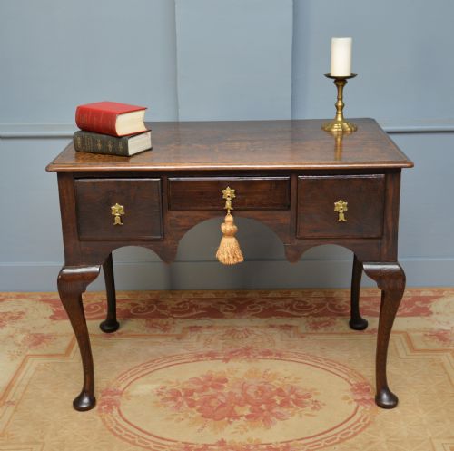 GEORGE I OAK DRESSING TABLE LOWBOY OF LARGE PROPORTIONS - ADDITIONAL PHOTO 1