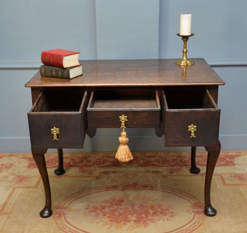 GEORGE I OAK DRESSING TABLE LOWBOY OF LARGE PROPORTIONS - ADDITIONAL PHOTO 4