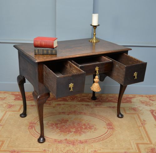 GEORGE I OAK DRESSING TABLE LOWBOY OF LARGE PROPORTIONS - ADDITIONAL PHOTO 6