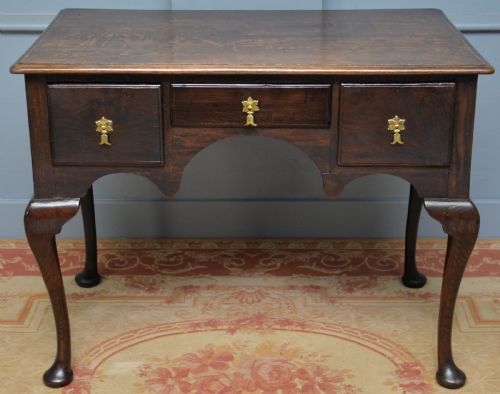GEORGE I OAK DRESSING TABLE LOWBOY OF LARGE PROPORTIONS - ADDITIONAL PHOTO 8