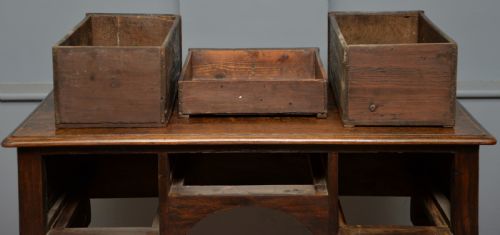 GEORGE I OAK DRESSING TABLE LOWBOY OF LARGE PROPORTIONS - ADDITIONAL PHOTO 13