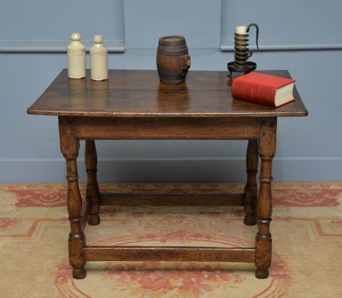 CHARMING 17TH CENTURY OAK SIDE TABLE - ADDITIONAL PHOTO 1