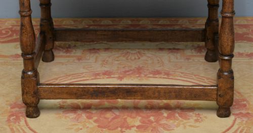 CHARMING 17TH CENTURY OAK SIDE TABLE - ADDITIONAL PHOTO 2