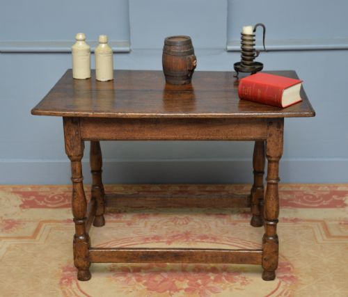 CHARMING 17TH CENTURY OAK SIDE TABLE - ADDITIONAL PHOTO 3