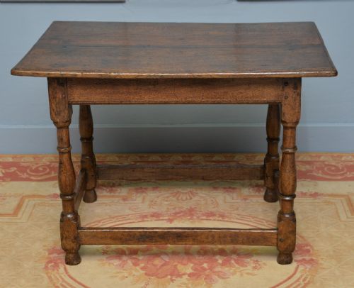 CHARMING 17TH CENTURY OAK SIDE TABLE - ADDITIONAL PHOTO 4