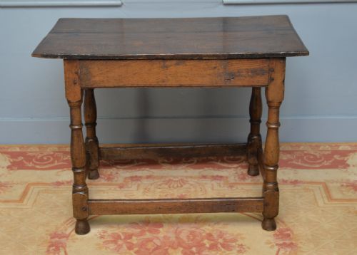 CHARMING 17TH CENTURY OAK SIDE TABLE - ADDITIONAL PHOTO 9