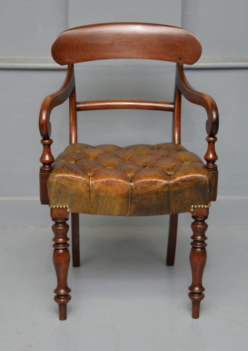 HANDSOME MID 19TH CENTURY MAHOGANY BUTTONED LEATHER DESK CHAIR - ADDITIONAL PHOTO 3